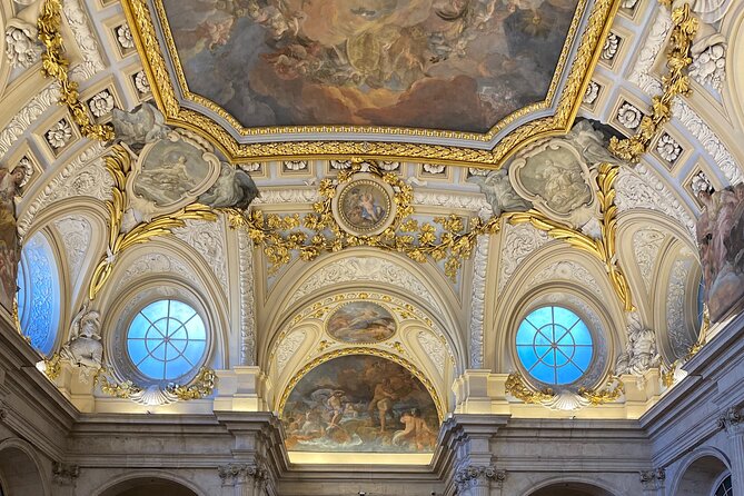 MADRID: Royal Palace and Prado Museum with transportation included - Second stop: Royal Palace of Madrid and the stories behind the rooms