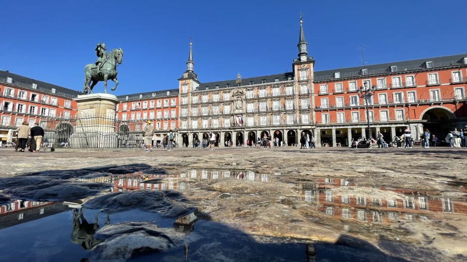 Madrid: Royal Palace Entry Ticket and Small Group Tour - From Fun and Tickets (Mayor 43) to the palace grounds: the first 30 minutes matter