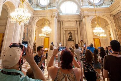 Madrid: Royal Palace Expert Guided Tour with Optional Tapas - Skip-the-line entry and the best tool in the building: headsets