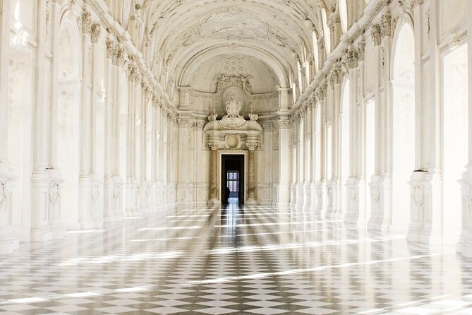 Madrid: Royal Palace Expert Guided Tour with Optional Tapas - Pace, group size, and walking: how to make it enjoyable
