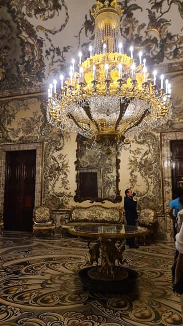 Madrid: Royal Palace Guided Tour w/ Skip-the-Line Entry - XVIII-century Madrid: the old Alcazar to the new palace