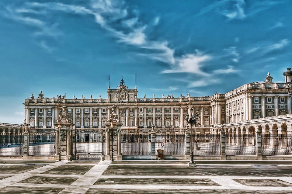 Madrid: Royal Palace Guided Tour with Entry Ticket - What the 2-hour duration really means (and how it feels)
