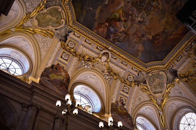 Madrid: Royal Palace Guided Tour with Skip the Line Ticket - What the guide experience is like in real terms
