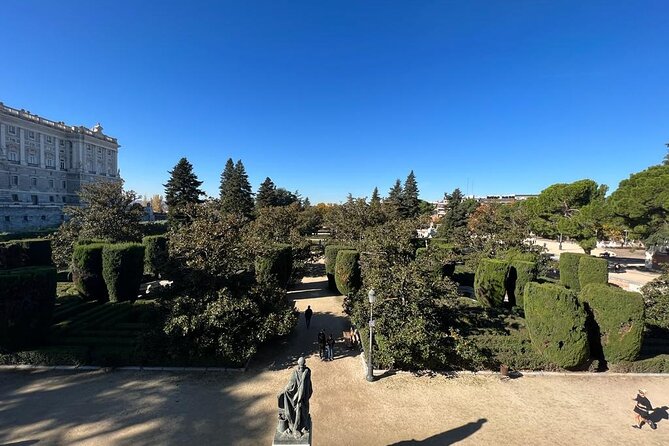 Madrid: Royal Palace Guided Tour with Skip the Line Ticket - The palace is huge: walking reality and room pacing
