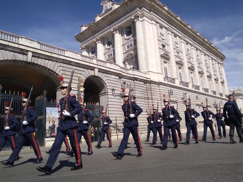 Madrid Royal Palace & Prado Museum + hotel pick-up & tickets - Prado Museum with an art expert: seeing paintings with better questions