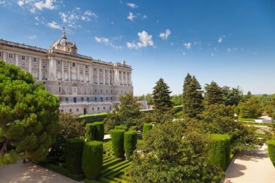 Madrid Royal Palace Private Tour with Skip-the-line Ticket - Meeting at Isabel II: Finding Your Guide by Opera