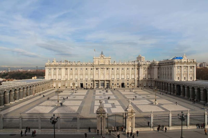 Madrid: Royal Palace Private Tour with Tickets - Royal Palace in 3 hours: what “private” really buys you