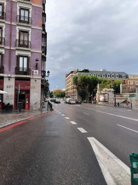 Madrid: Royal Palace Private Tour with Tickets - Skip-the-line tickets: why the separate entrance matters