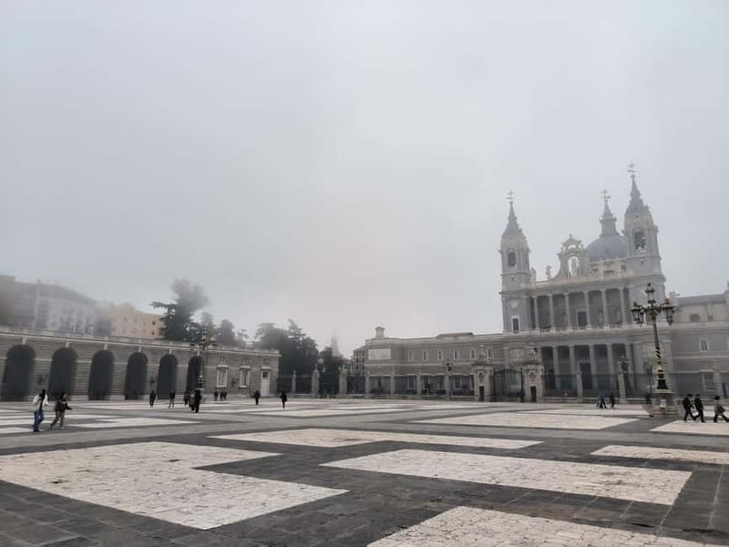 Madrid: Royal Palace Private Tour with Tickets - Price and value: is $363 per group up to 1 worth it?