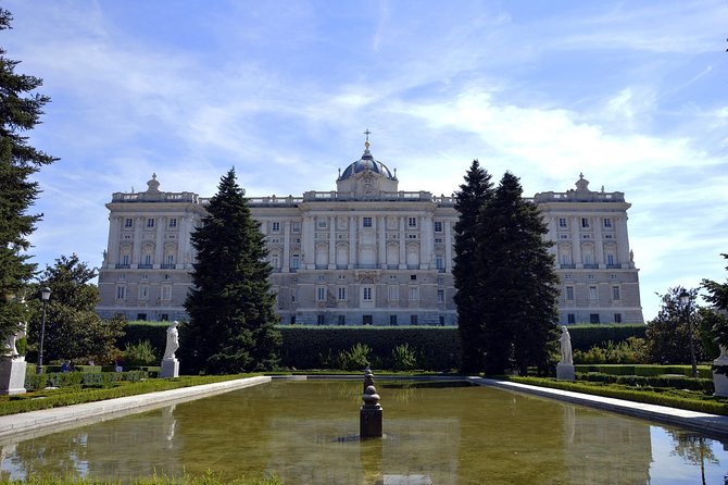 Madrid Royal Palace & Retiro Park Tour with Optional Tapas - Inside the Royal Palace: 3,418 rooms and the must-not-miss focus