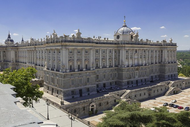 Madrid Royal Palace & Retiro Park Tour with Optional Tapas - When guides change everything: humor, detail, and clarity
