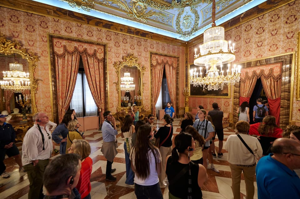 Madrid: Royal Palace Tour, Flamenco Show, & Tapas with Drink - Torres Bermejas Tablao at 7:00 pm: Flamenco with Moorish-Pattern Atmosphere