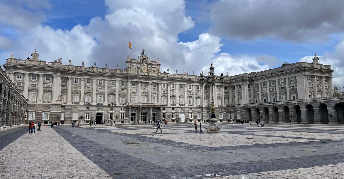 Madrid: Royal Palace tour - semi private or private - Small-group pacing with Nico: the difference between seeing and understanding