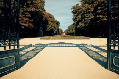 Madrid: Secrets of Retiro Park 2-Hour Walking Tour - Meeting at Puerta de la Independencia and getting your bearings