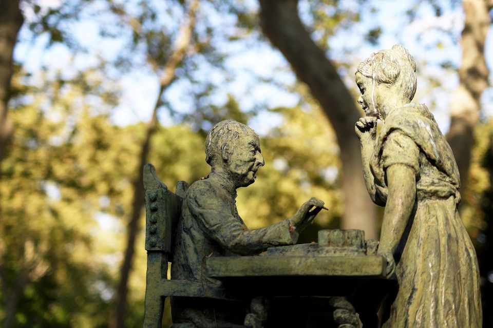 Madrid: Secrets of Retiro Park 2-Hour Walking Tour - Parterre Garden: where design feels like a lesson
