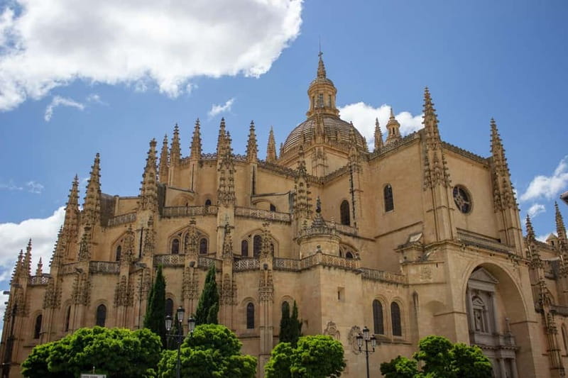 Madrid: Segovia & Ávila Full Day with Alcázar & Wall Tickets - Alcázar of Segovia: fairytale towers, short visit, big payoff