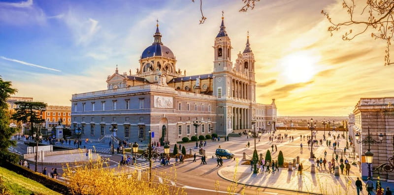 Madrid: Small-group historical walking tour - Market of San Miguel: Sniff, Snapshot, Keep Moving