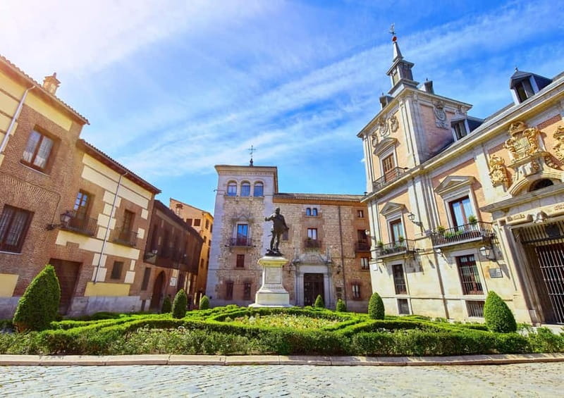 Madrid: Small-group historical walking tour - Passing by Catedral de la Almudena and Heading Toward the Palace