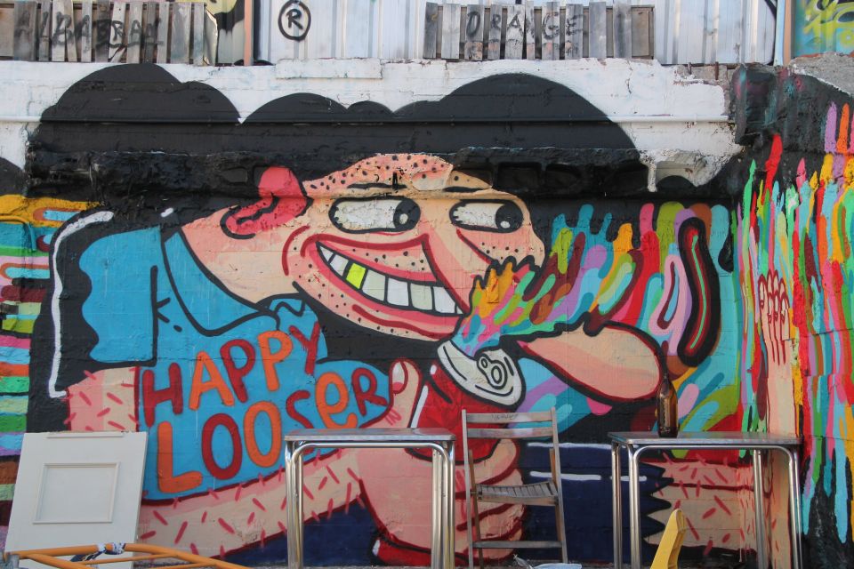 Madrid: Street Art Tour with Local Graffiti Hunter - Esta es una Plaza and Plaza del Sombrerete: veteran work and why it matters
