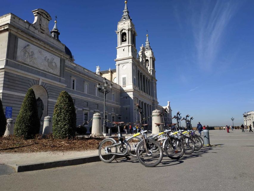 Madrid: Sunset and Night Lights Bike Tour - Key highlights at a glance