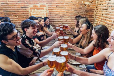 Madrid: Tapas Food Crawl with 6 Tapas and 4 Drinks - The 2.5-hour structure: 6 tapas, 4 drinks, and a walk