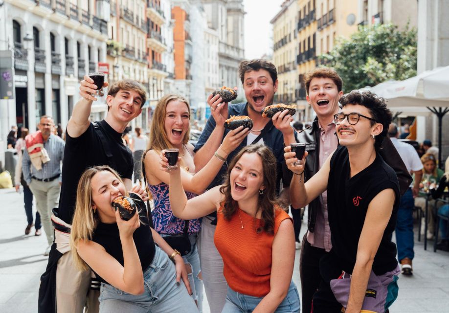 Madrid: Tapas Food Crawl with 6 Tapas and 4 Drinks - Meeting point: how to find your guide fast