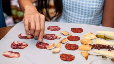 Madrid: Tapas Tour & Authentic Flamenco Experience - Meeting at Plaza Isabel II and starting in the historic center