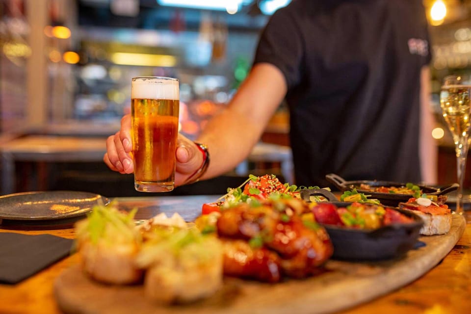 Madrid: Tasty Tapas Tour & Visit to a Terrace with Views - The guide experience: locals with personality (and quick, useful advice)