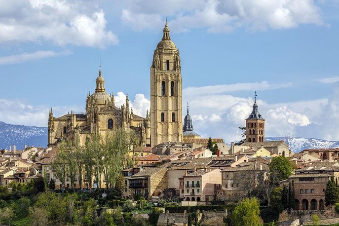 Madrid to Avila & Segovia: Full-Day Highlights Tour - Segovia Cathedral: a long enough pause to actually see it