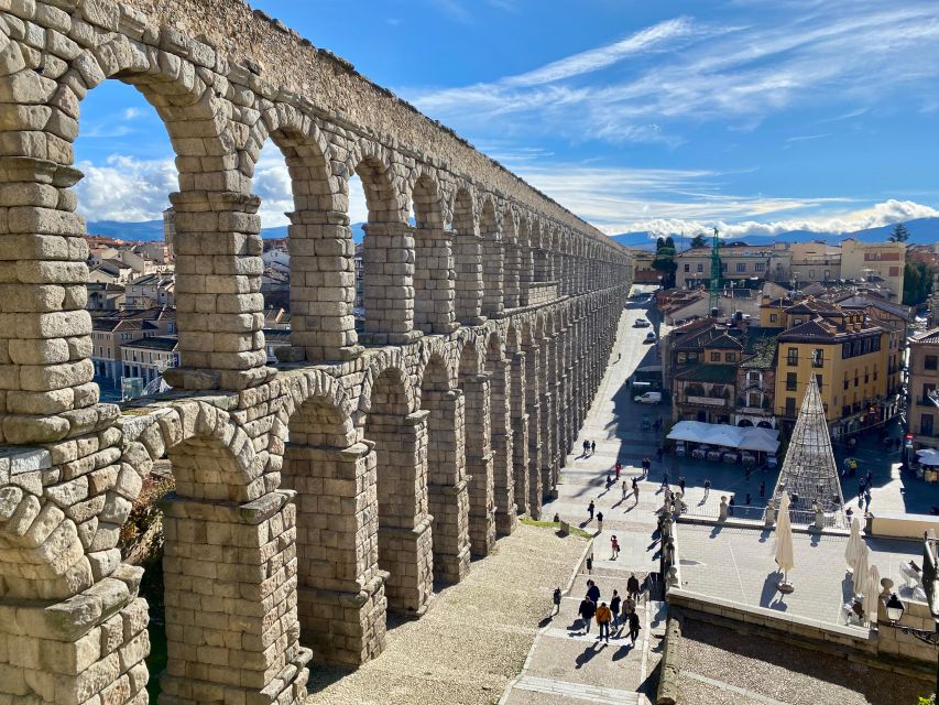 Madrid: Tour Toledo y Segovia, 8 destinos imprescindibles - Segovia by foot: aqueduct views, cathedral area, and Plaza Medina del Campo