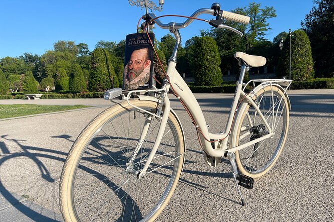 Madrid : Vintage Bikes Rentals with Old Map - Price and Value: What $18.06 Buys You in Madrid