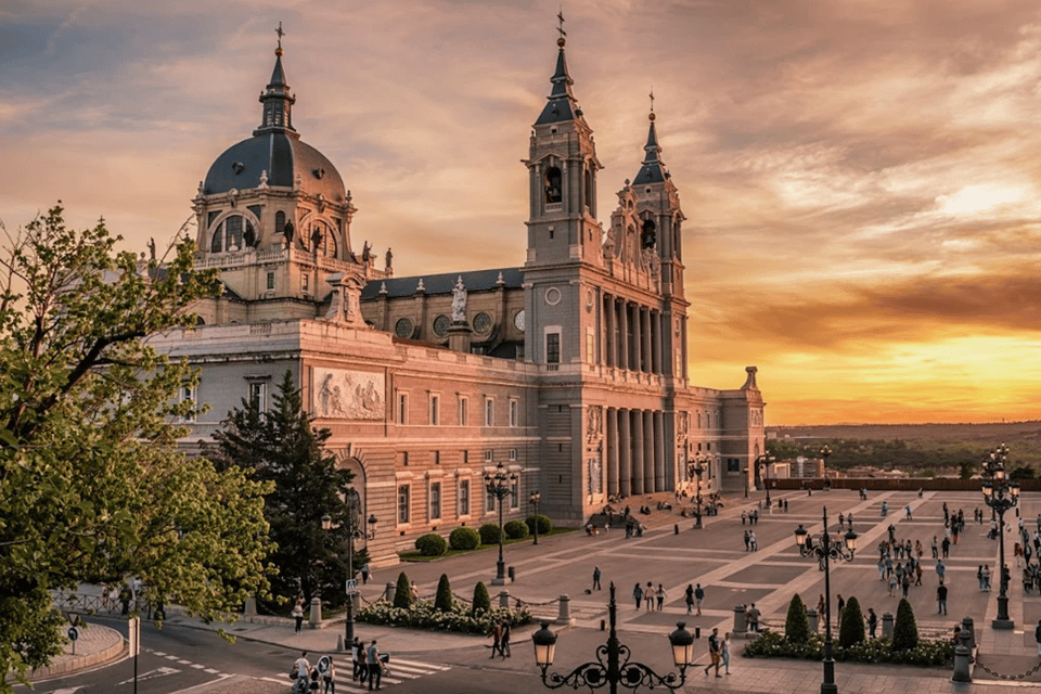 Madrid: VIP Prado Museum & city highlights with Hotel pickup - Templo de Debod and Parque del Oeste: ancient stones meet Madrid views