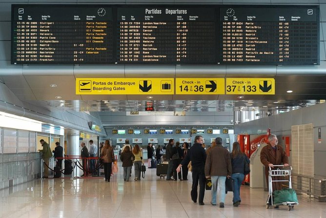 Madrid VIP Private & Secure Airport Transfer - Ride Comfort and Luggage Help in a Private Luxury Vehicle