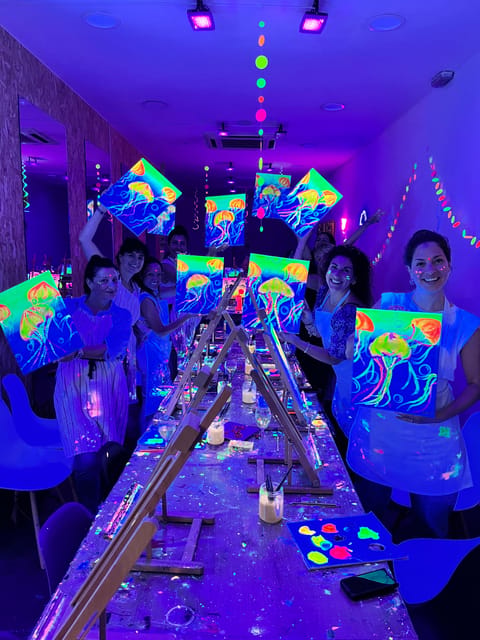 Madrid: Wine Gogh Glow Academy Paint and Sip Classes - Stage 3: the wine-and-art pairing that changes the mood