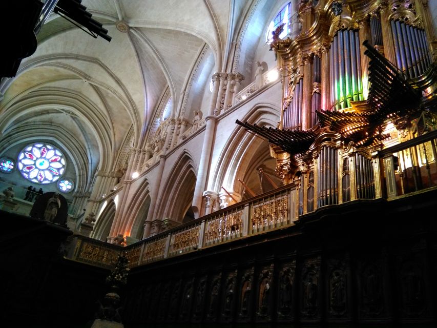 Madrid:Full Day Trip to Cuenca, Cathedral and Hanging Houses - Inside the Hanging Houses: Casas Colgadas and the Museum of Abstract Art