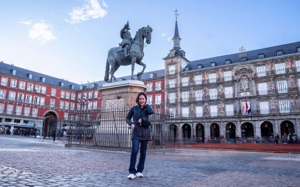 Memorable Photographic Tour of Madrid - Plaza Mayor: Casa de la Panadería, King Philip III, and the famous arches