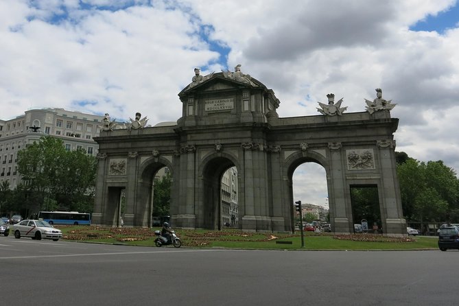 Panoramic Private Tour Madrid with hotel pick up - Gran Vía and Las Ventas: City Energy and Spanish Culture