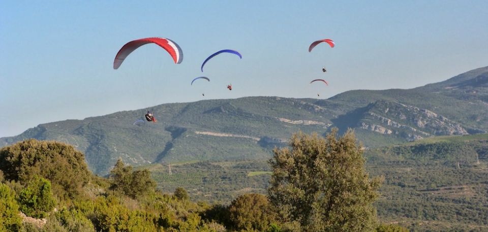Paragliding Tandem Flight from Madrid - Languages, Group Setup, and How That Affects Your Day