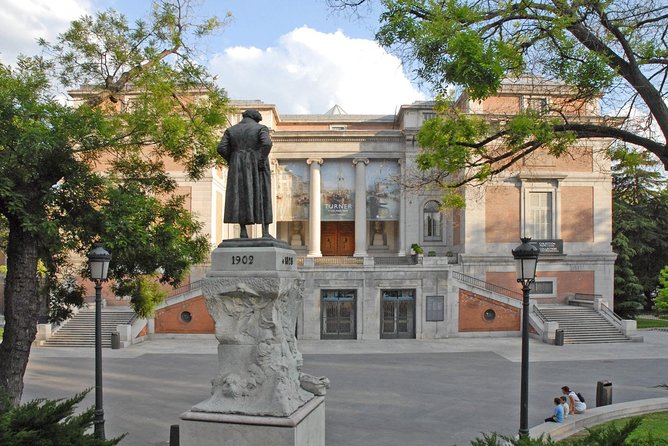 Prado, Reina Sofia & Thyseen Museums Private Tour in Madrid - Royal Palace time: included tickets plus guided understanding of kings and rooms