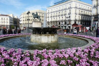 Private 4-hour City Tour of Madrid with Hotel pick-up - Stop 2: Plaza de España with a guided glance