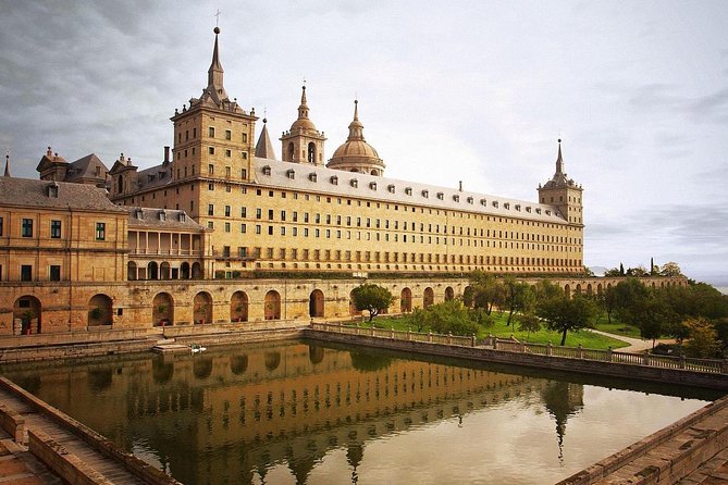 Private 8-hour Tour of Madrid + Escorial Monastery & Valley of the Fallen - Madrid city-center drive-by and Retiro Park: small add-ons with a catch