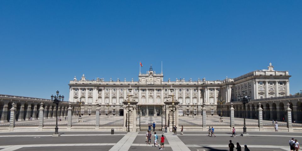 Private guided tour Royal Palace & Royal Collections Gallery - Who should book this tour