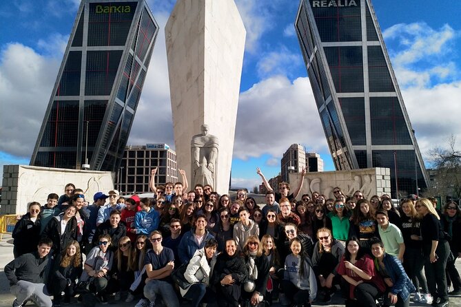Private Half-Day Guided Tour of Madrid: 2H by private vehicle & 2H walking - The chauffeur drive: Art Triangle to Gran Vía viewpoints