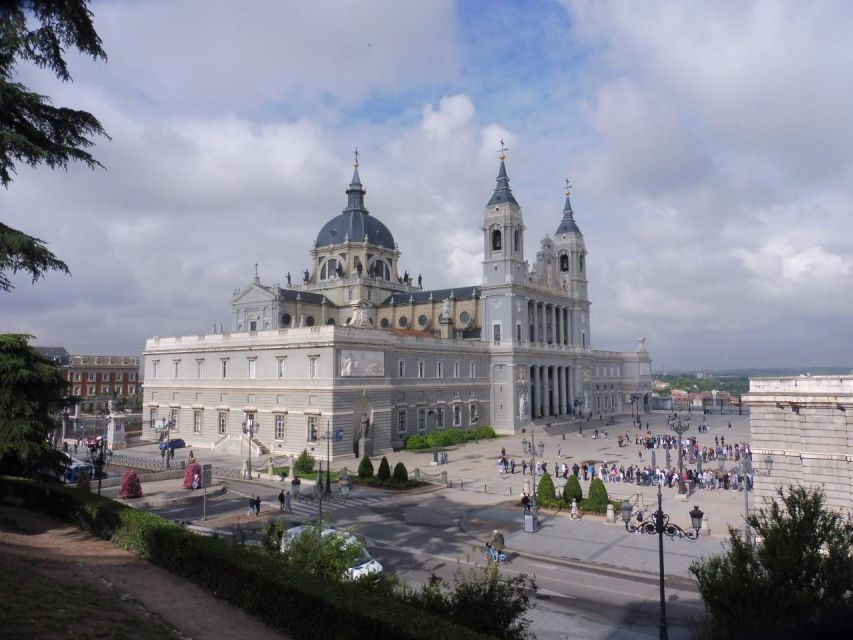 Private Madrid Bike Tour | Exclusive Guided Tour | From 30€ - Centro Madrid: Getting Oriented on Wheels