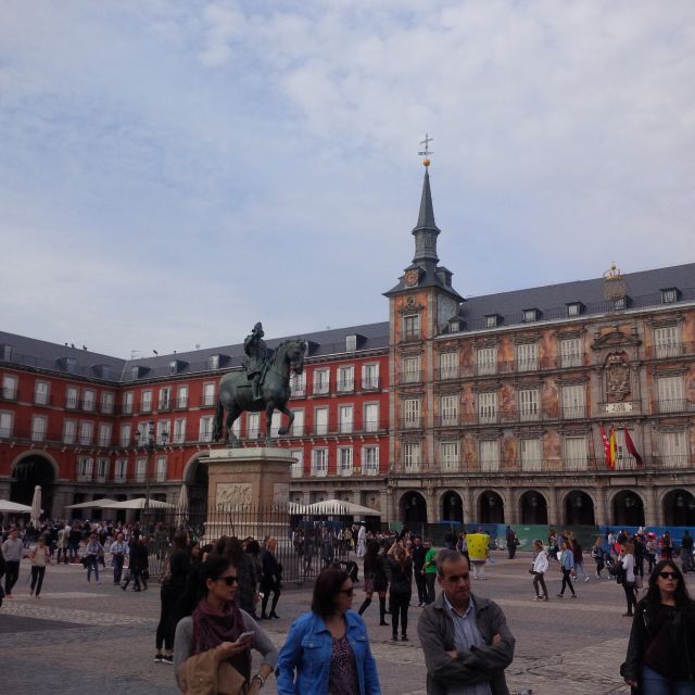 Private Madrid Highlights Walking Tour - Plaza de Oriente and the Royal Palace photo stop: Big Madrid energy, fast