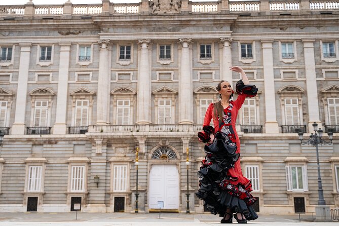 Private Photography Tour of Madrid - What the guide actually does during the shoot