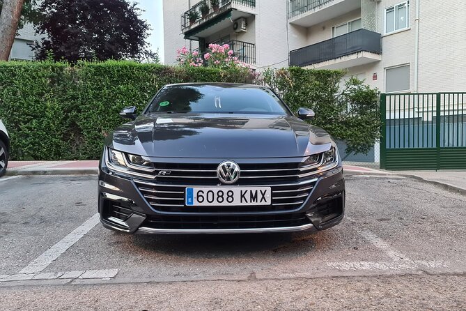 Private Transportation from Madrid Airport to City Center - Finding Your Driver in Barajas: The Name Sign Moment