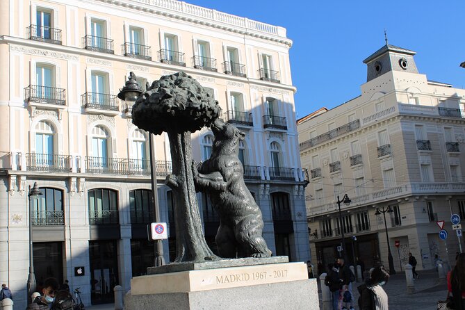Private Walking Tour of the Center of Madrid and Retiro - Logistics that matter: meeting at Puerta del Sol, ending near C. de Bailén