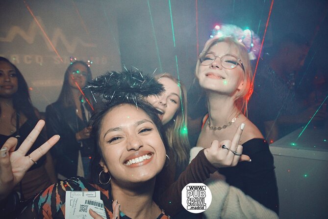 Pub Crawl Madrid by Mad Party Crew - Guide energy and how the night stays organized