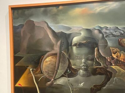 Reina Sofía Museum guided tour with ticket and skip the line - The meeting spot: finding your guide near El pueblo español